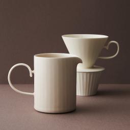 Pitcher
150×80×108mm
KRW 150,000

Dripper
135×108×93mm
KRW 150,000

Dessert Plate
110×110×17mm
KRW 80,000

Mug
110×80×66mm
KRW 60,000

Cup Coaster
80×80×24mm
KRW 48,000

Dripper Coaster
154×154×18mm
KRW 40,000

Set
KRW 528,000