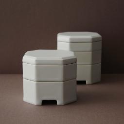 Lid
80×80×17mm
KRW 40,000

1-tier Box
80×80×24mm
KRW 45,000

2-tier Box
80×80×32mm
KRW 55,000

3-tier Box
80×80×39mm
KRW 70,000

Set
KRW 210,000